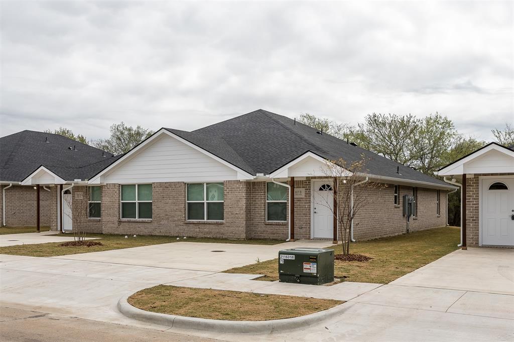 603 Casa Linda Drive, #B, Ennis, TX 75119