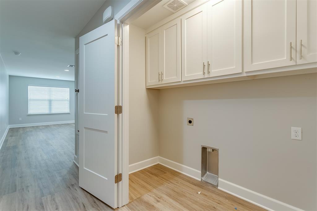603 Casa Linda Drive, #B, Ennis, TX 75119