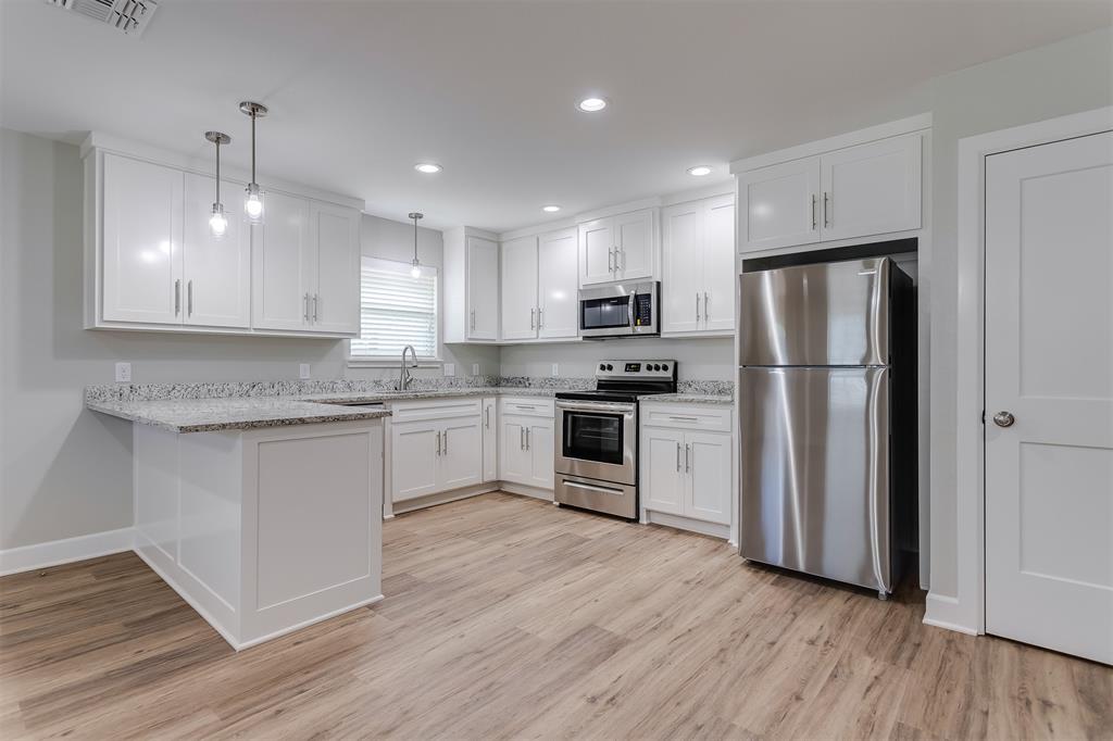 603 Casa Linda Drive, #B, Ennis, TX 75119