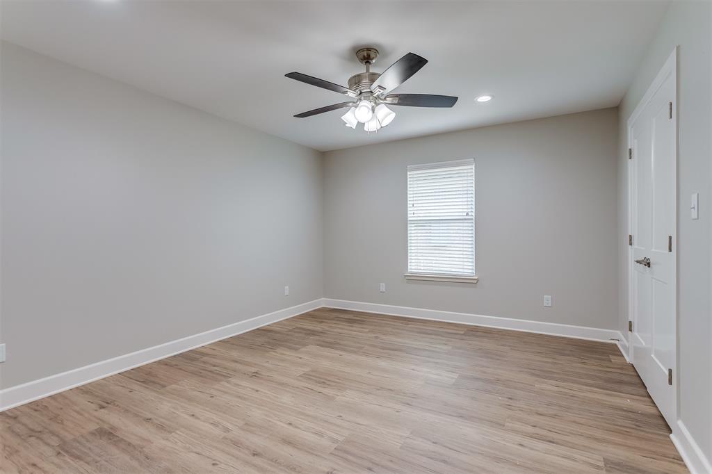603 Casa Linda Drive, #B, Ennis, TX 75119