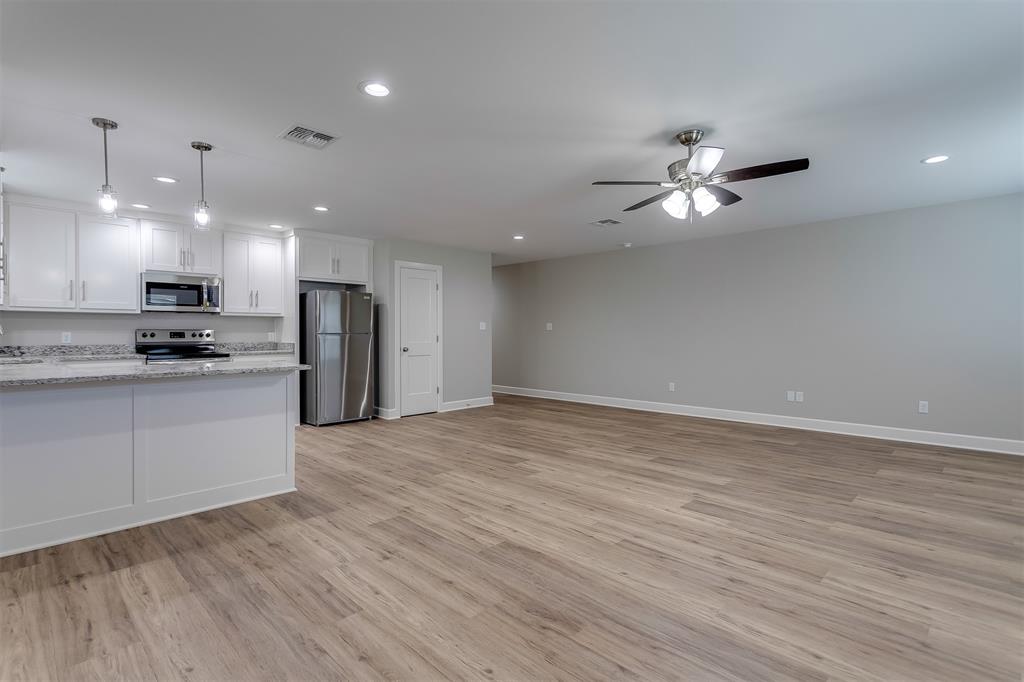 603 Casa Linda Drive, #B, Ennis, TX 75119