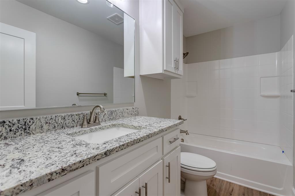 603 Casa Linda Drive, #B, Ennis, TX 75119