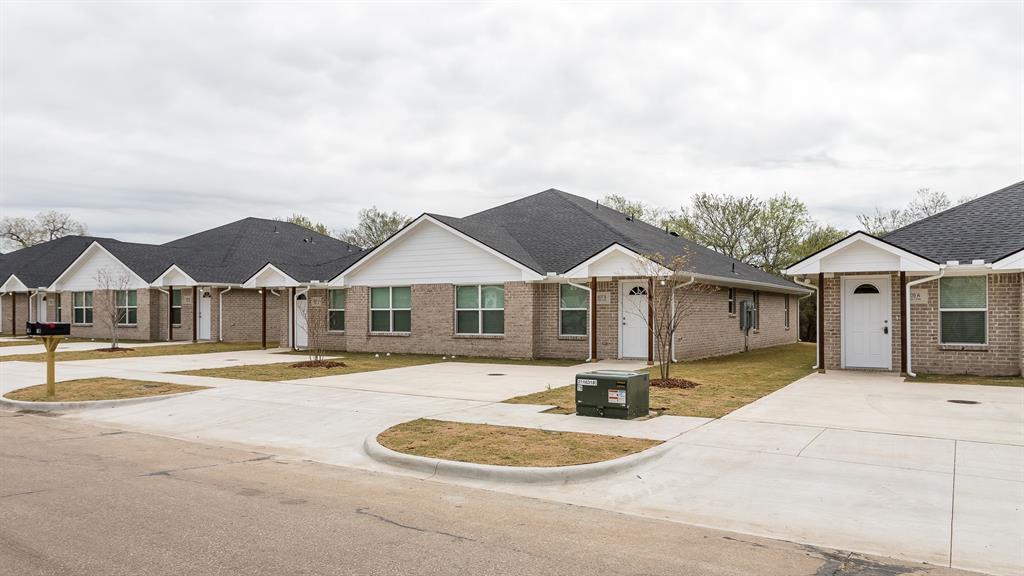 603 Casa Linda Drive, #B, Ennis, TX 75119