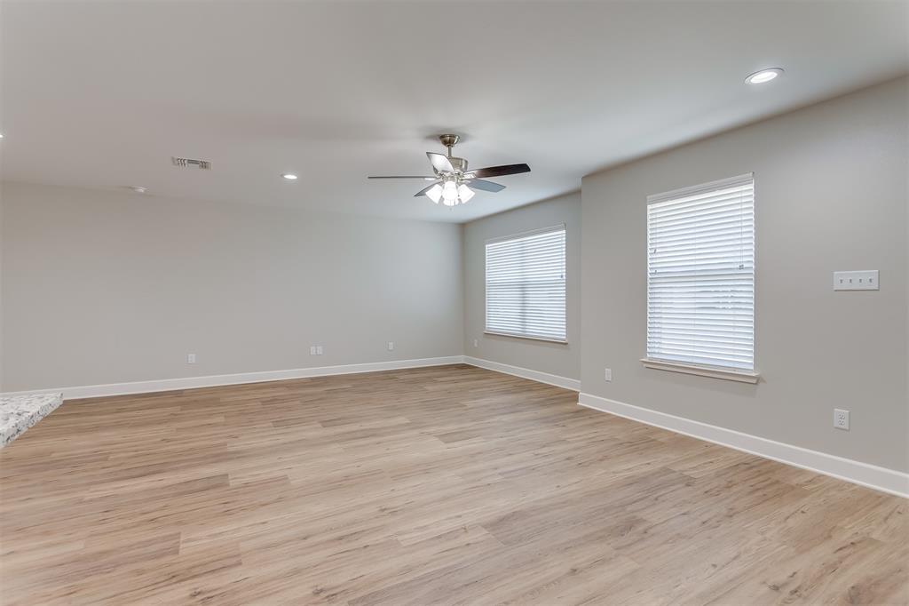 603 Casa Linda Drive, #B, Ennis, TX 75119