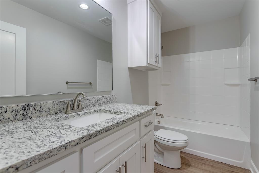 603 Casa Linda Drive, #B, Ennis, TX 75119