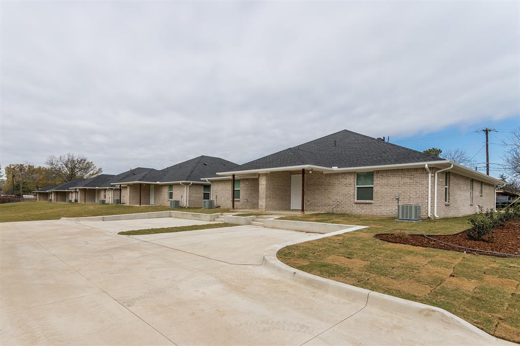603 Casa Linda Drive, #B, Ennis, TX 75119