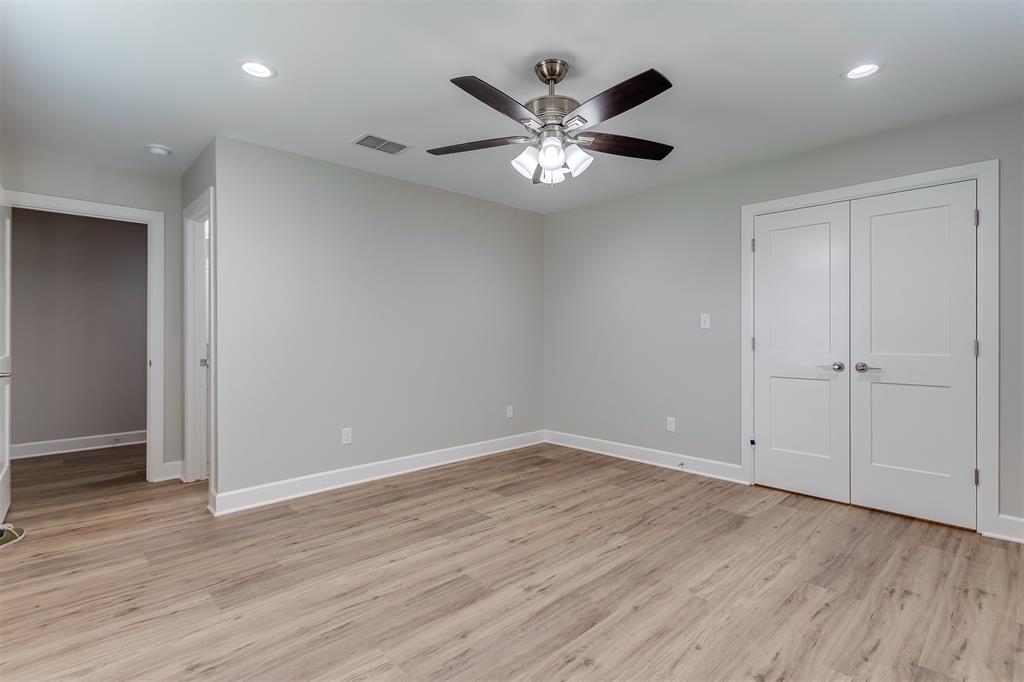 603 Casa Linda Drive, #B, Ennis, TX 75119