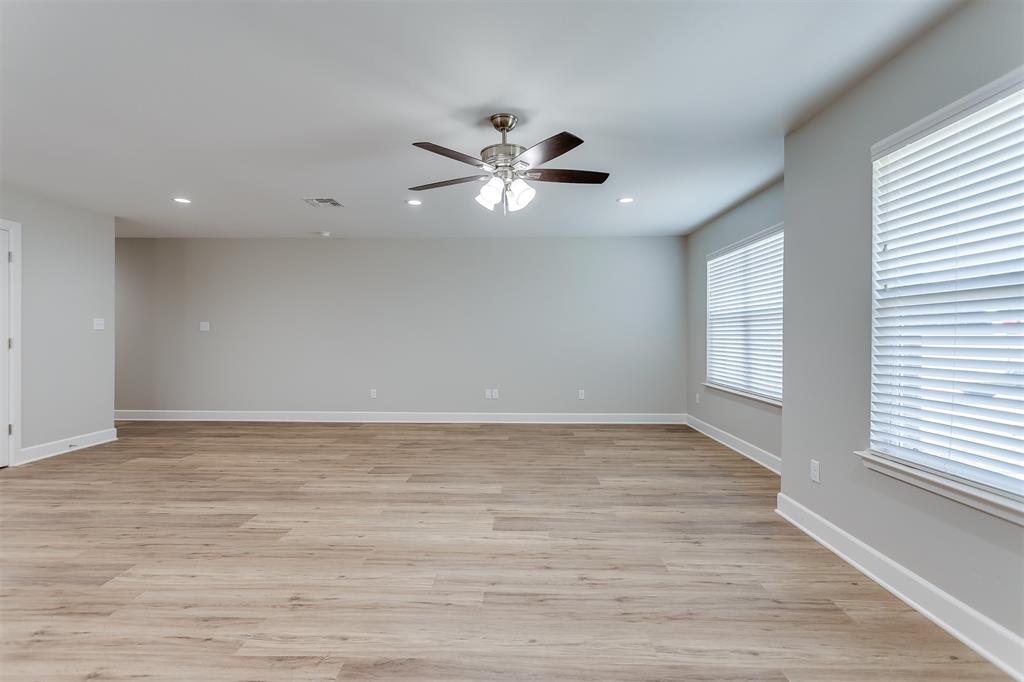 603 Casa Linda Drive, #B, Ennis, TX 75119