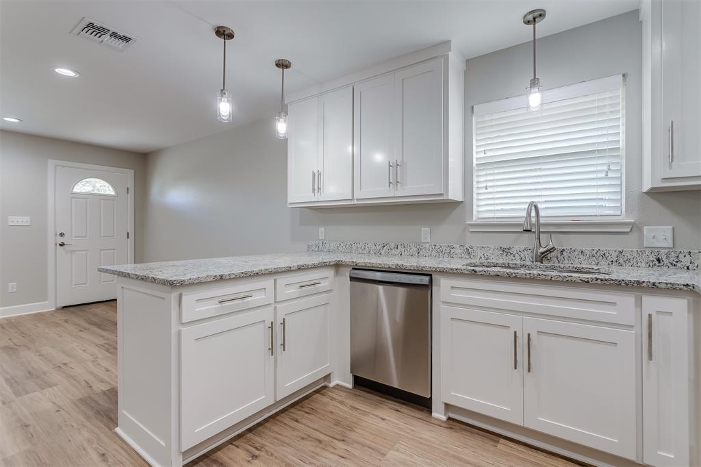 603 Casa Linda Drive, #B, Ennis, TX 75119