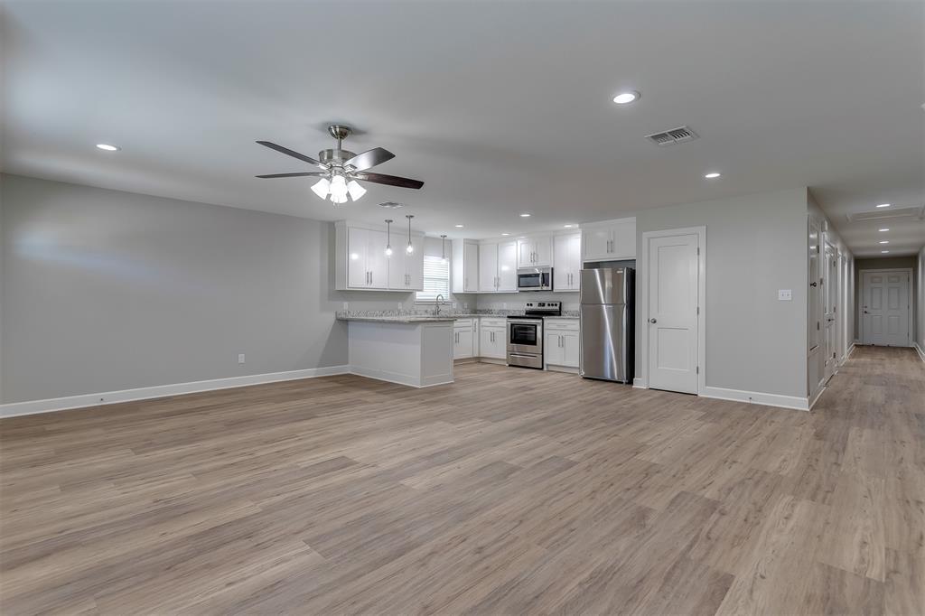 603 Casa Linda Drive, #B, Ennis, TX 75119