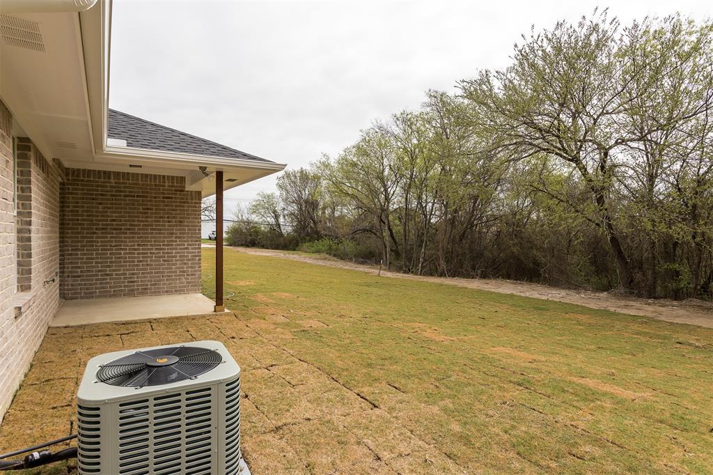 603 Casa Linda Drive, #B, Ennis, TX 75119