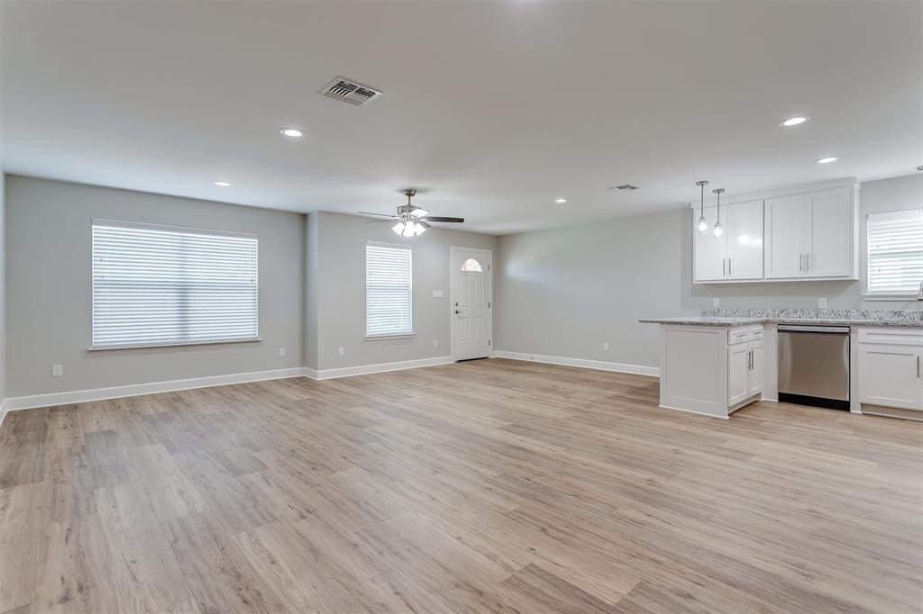 603 Casa Linda Drive, #B, Ennis, TX 75119