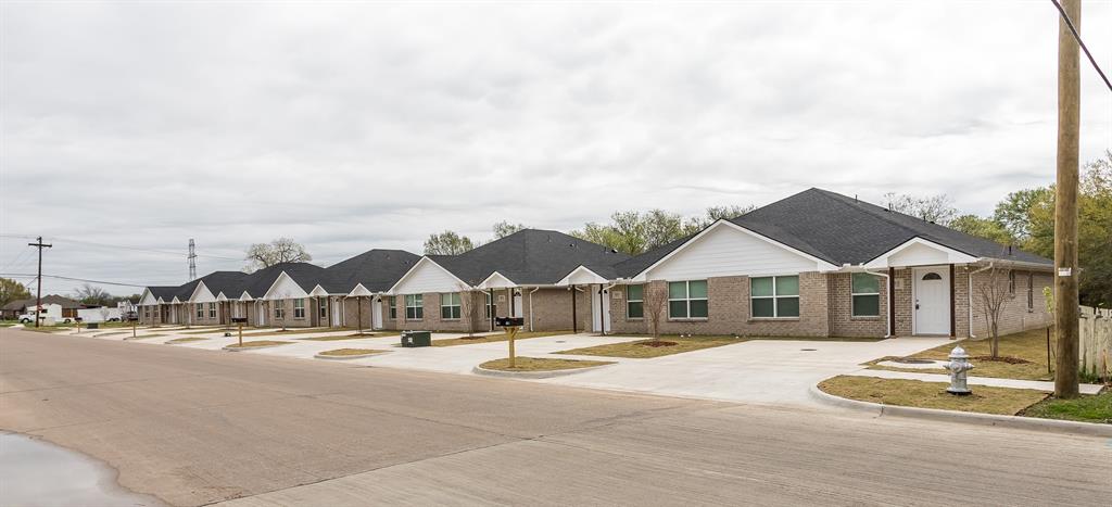 603 Casa Linda Drive, #B, Ennis, TX 75119
