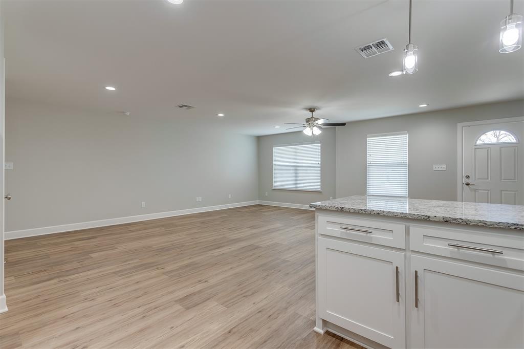 603 Casa Linda Drive, #B, Ennis, TX 75119