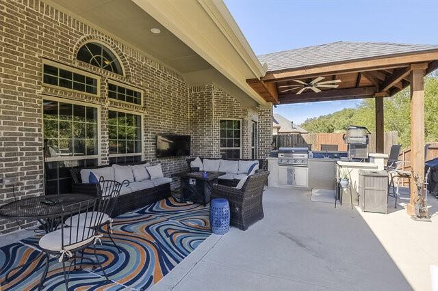 909 Heath Creek Drive, DeSoto, TX 75115