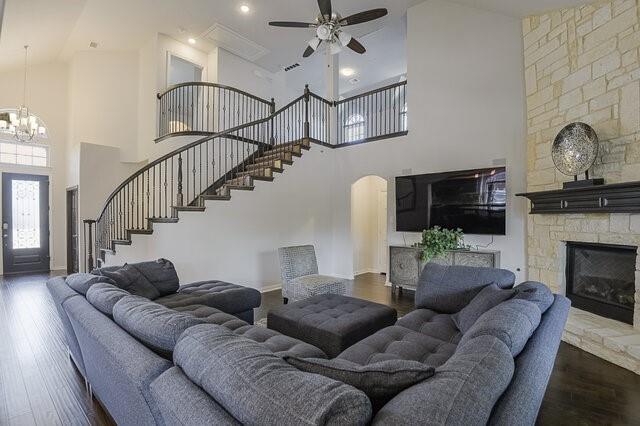 909 Heath Creek Drive, DeSoto, TX 75115