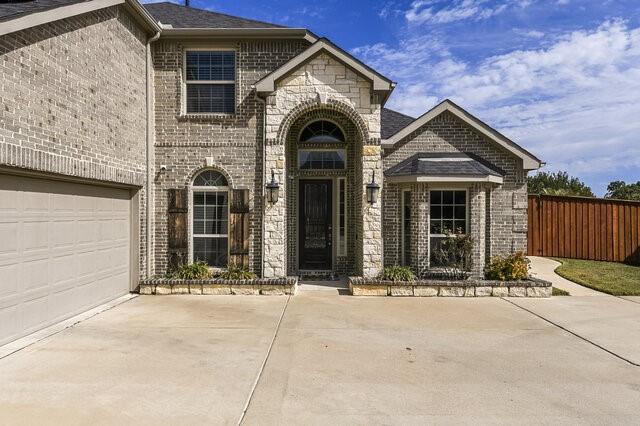 909 Heath Creek Drive, DeSoto, TX 75115