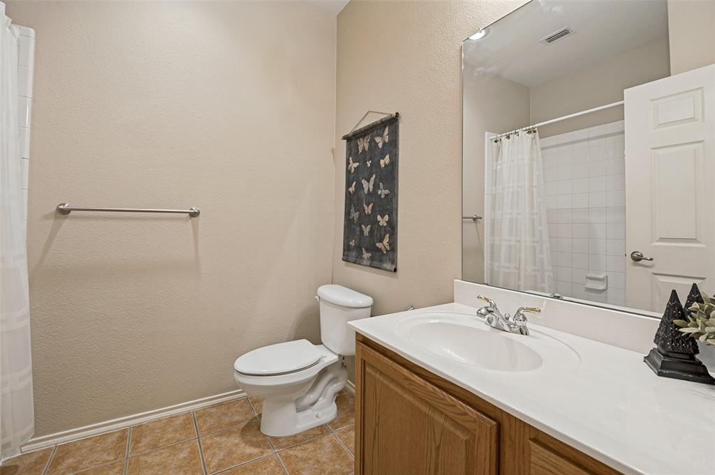 secondary bath with tub shower