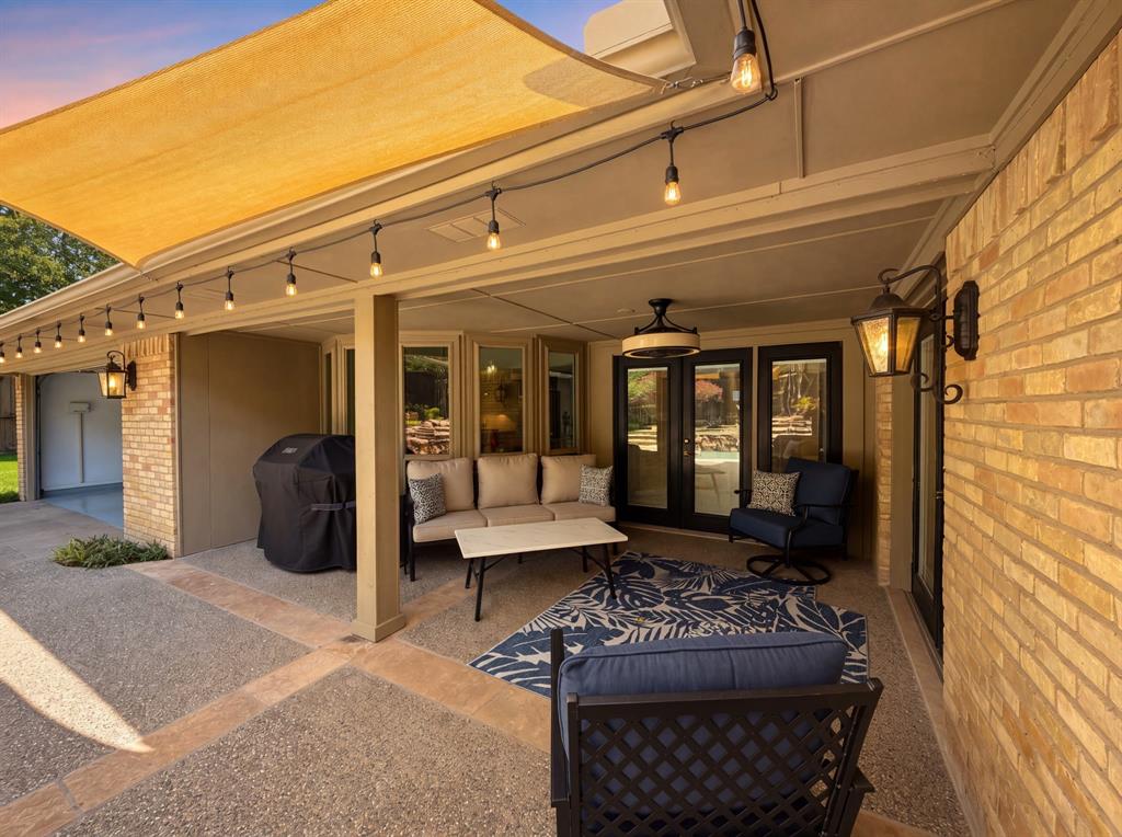 705 Rochelle Boulevard, Irving, TX 75062