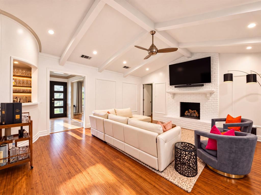 705 Rochelle Boulevard, Irving, TX 75062