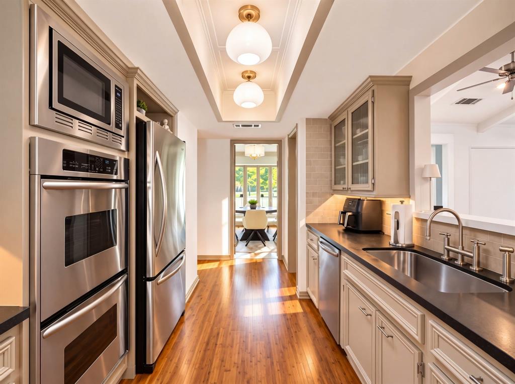 705 Rochelle Boulevard, Irving, TX 75062