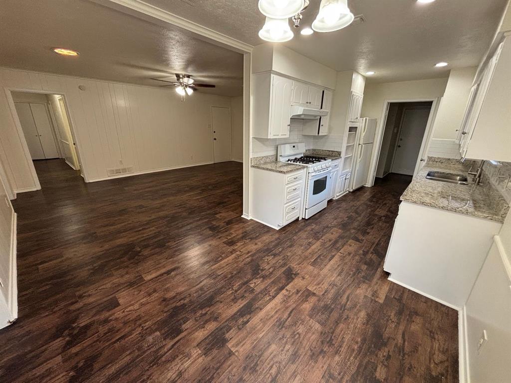 1814 Bardfield Avenue, Garland, TX 75041