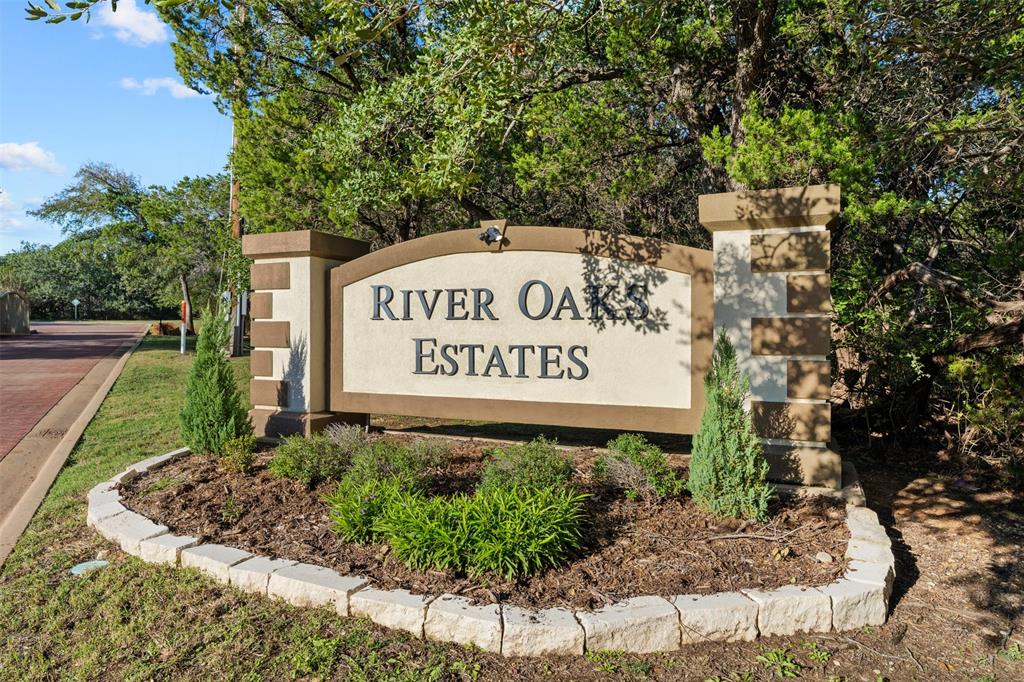 Entry to the River Oaks Estates gated community