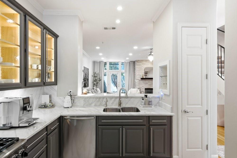 3707 Gilbert Avenue, #17, Dallas, TX 75219