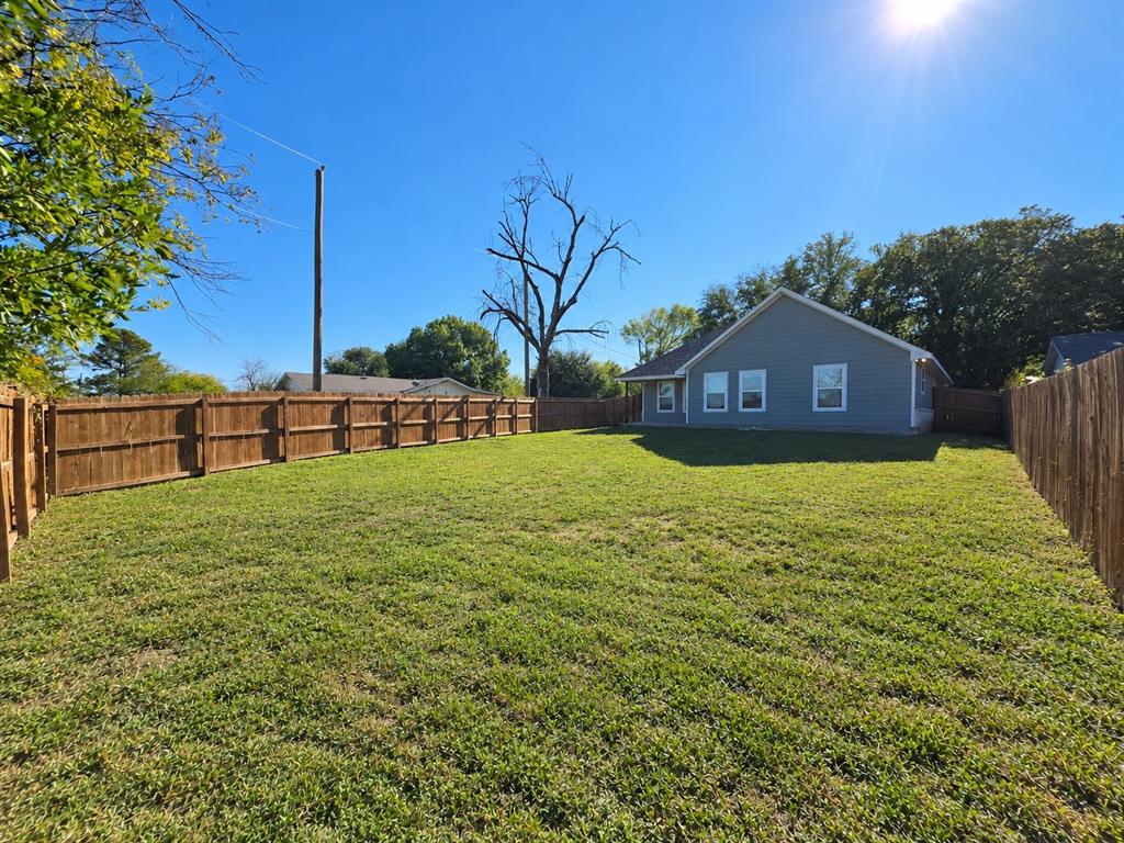 207 E Mccoulskey Street, Terrell, TX 75160