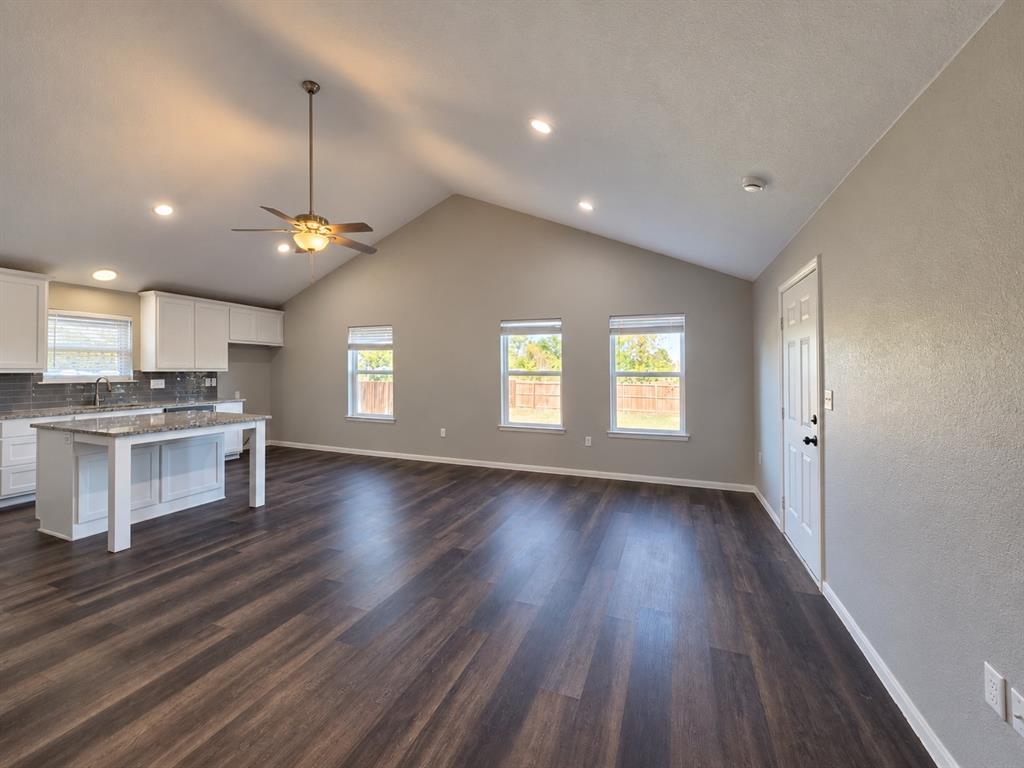 207 E Mccoulskey Street, Terrell, TX 75160