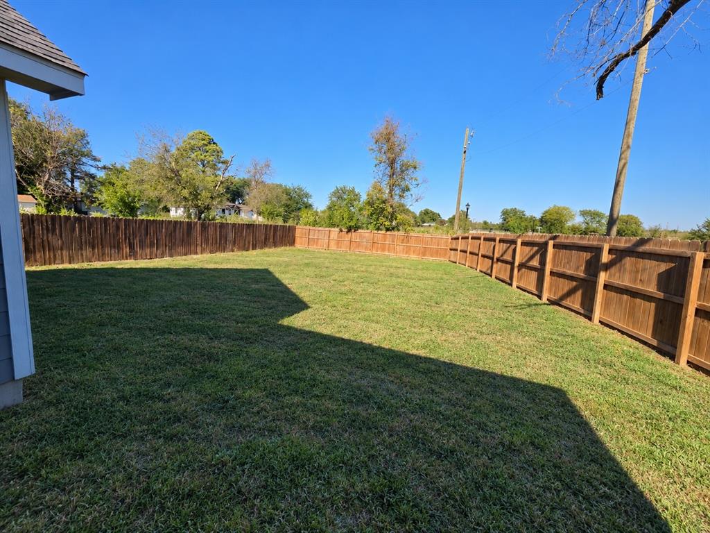 207 E Mccoulskey Street, Terrell, TX 75160
