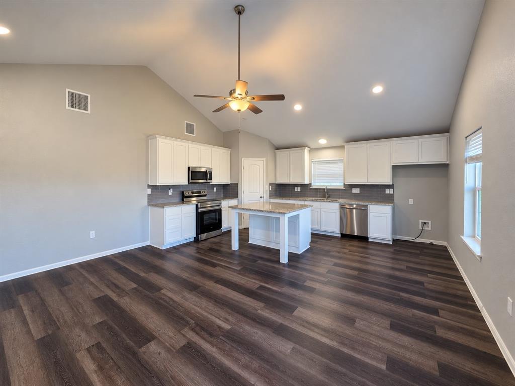 207 E Mccoulskey Street, Terrell, TX 75160