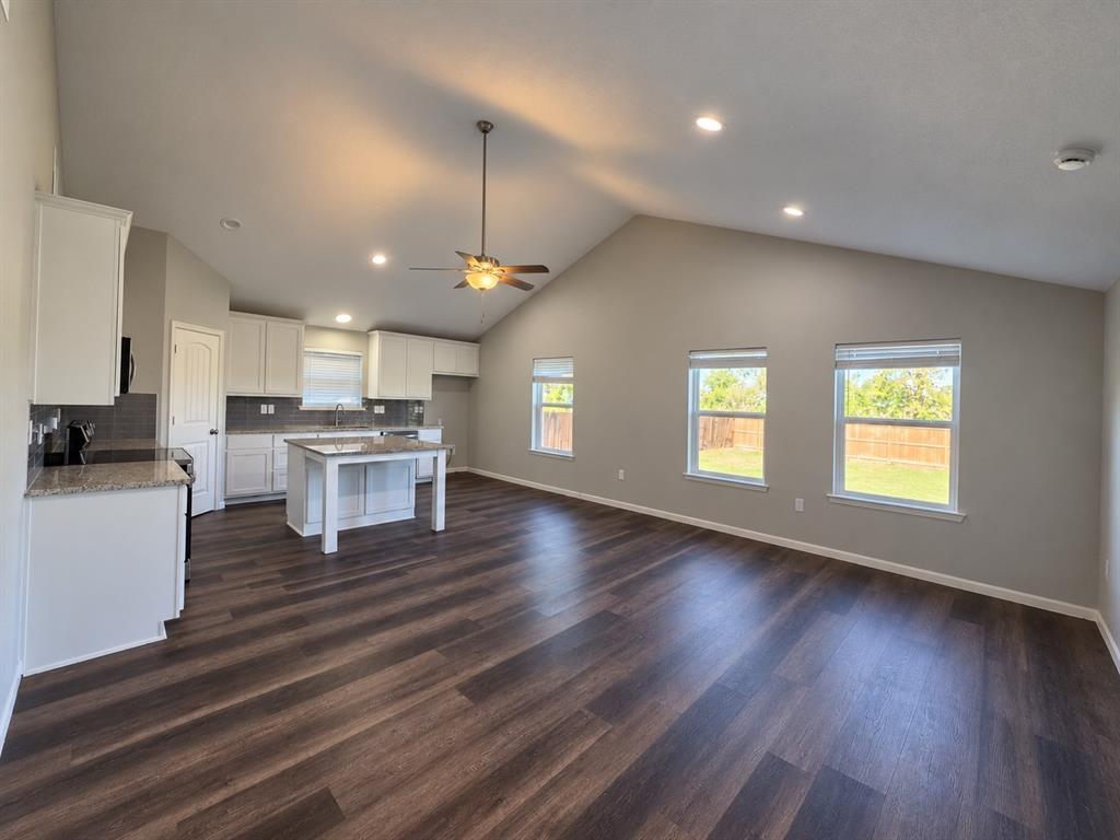 207 E Mccoulskey Street, Terrell, TX 75160 207 E Mccoulskey Street, Terrell, TX 75160