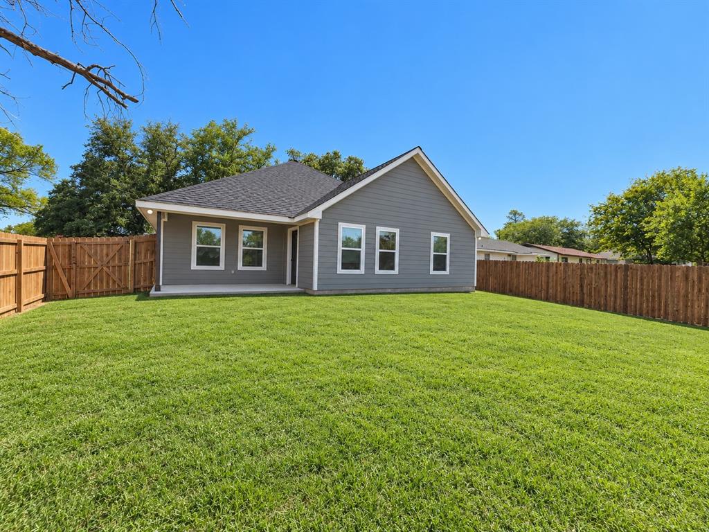 207 E Mccoulskey Street, Terrell, TX 75160