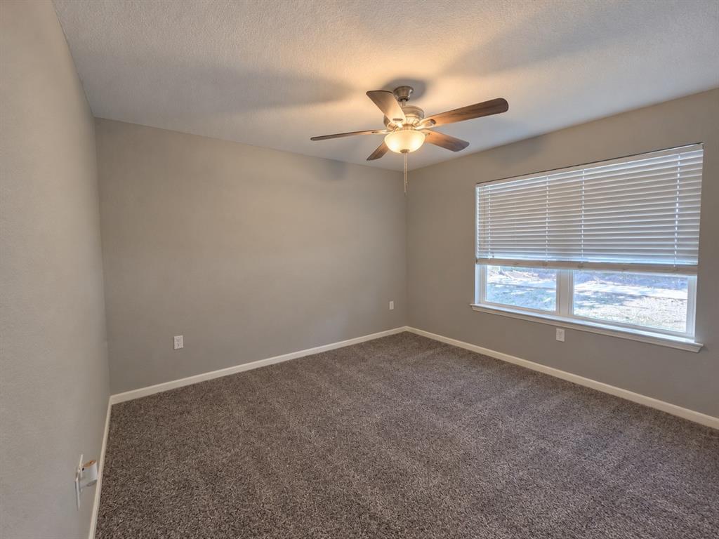 207 E Mccoulskey Street, Terrell, TX 75160