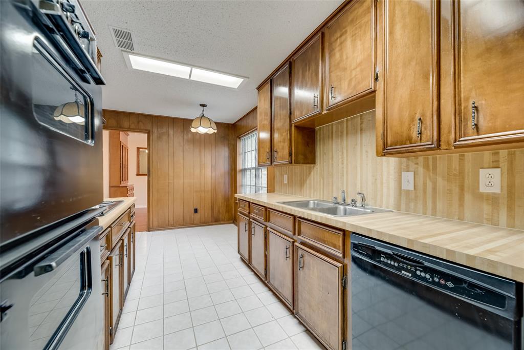 908 Chamberlain Street, Irving, TX 75060
