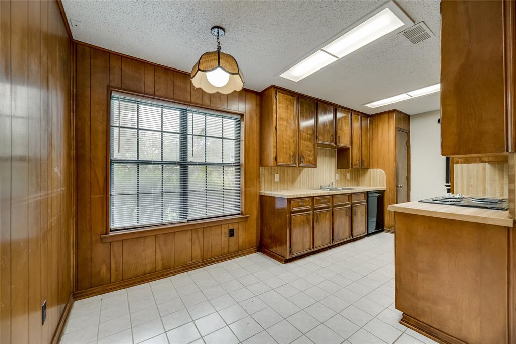 908 Chamberlain Street, Irving, TX 75060