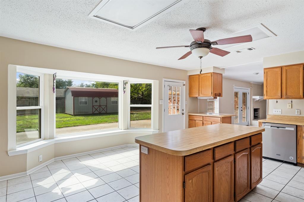 Open concept kitchen makes a great place to entertain and spend time with loved ones Open concept kitchen makes a great place to entertain and spend time with loved ones