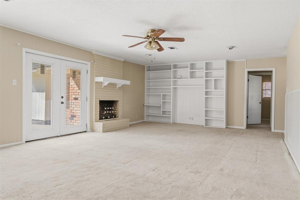 Great place to have friends over.  Built in shelves for whatever you wish to display