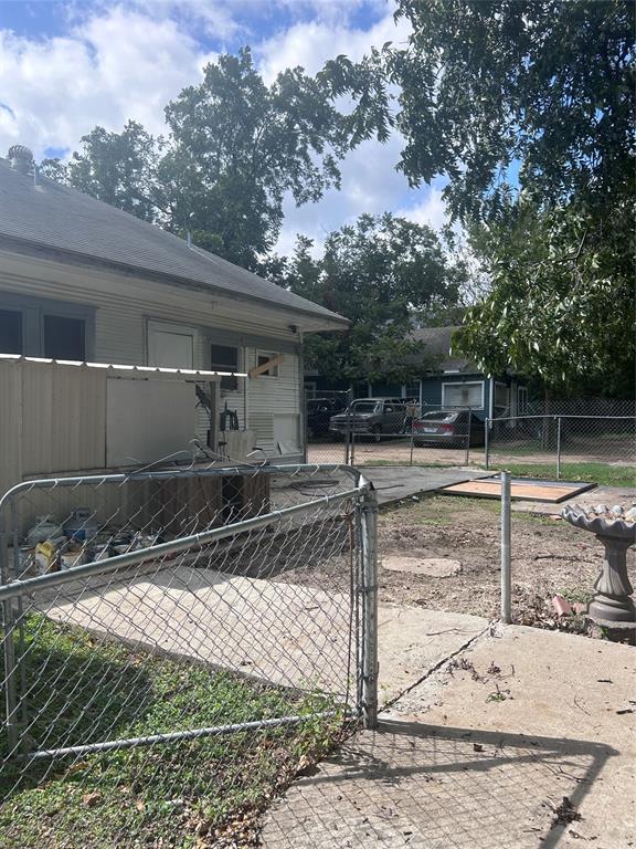 309 W Page Avenue, Dallas, TX 75208