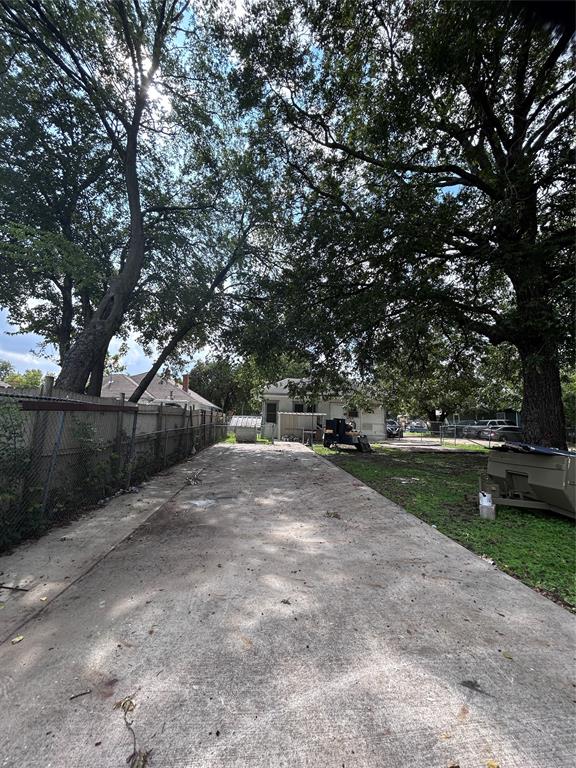 309 W Page Avenue, Dallas, TX 75208