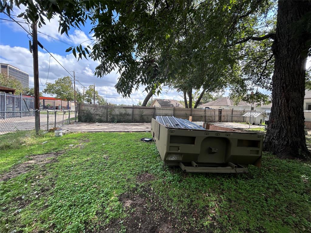 309 W Page Avenue, Dallas, TX 75208