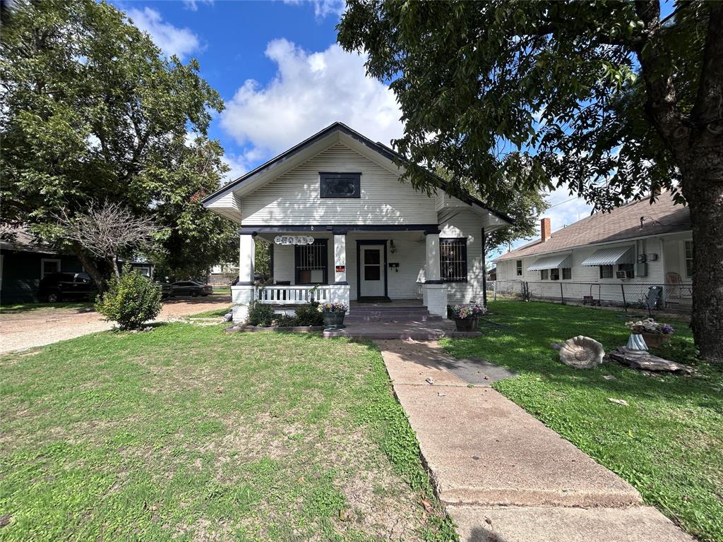 309 W Page Avenue, Dallas, TX 75208 309 W Page Avenue, Dallas, TX 75208