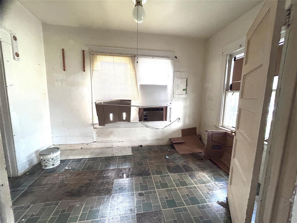 309 W Page Avenue, Dallas, TX 75208