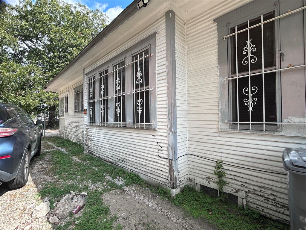 309 W Page Avenue, Dallas, TX 75208