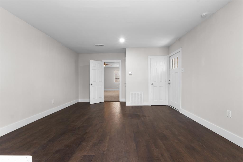 2523 N Prairie Creek Road, Dallas, TX 75227