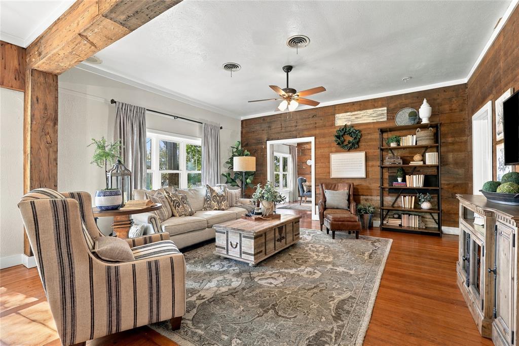 2812 Overton Court, Granbury, TX 76048 2812 Overton Court, Granbury, TX 76048
