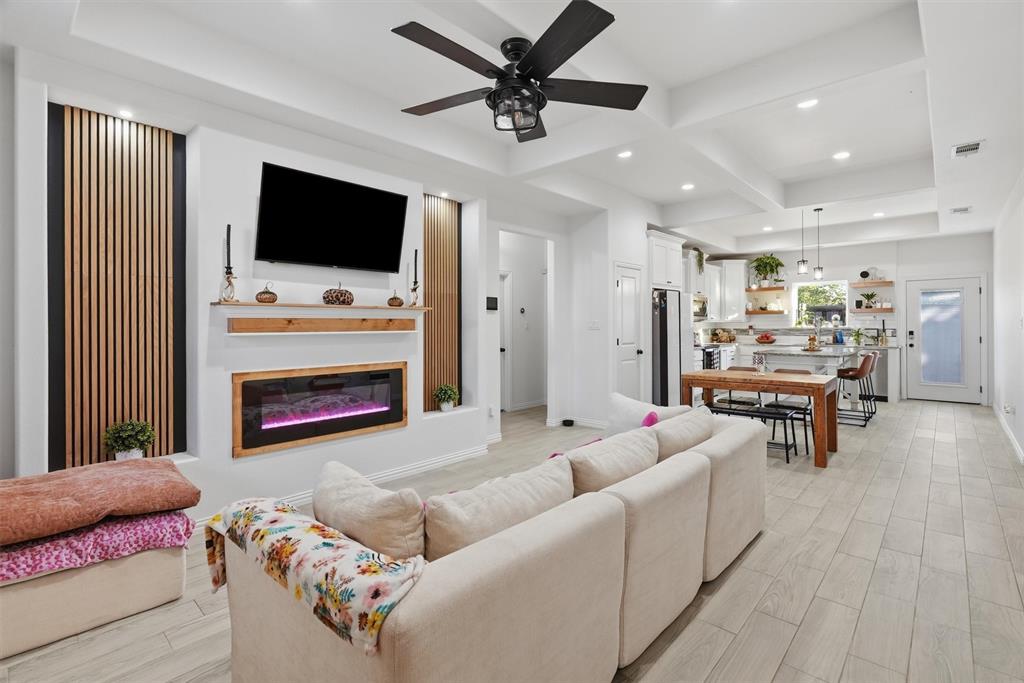 5625 Barkridge Drive, Granbury, TX 76048