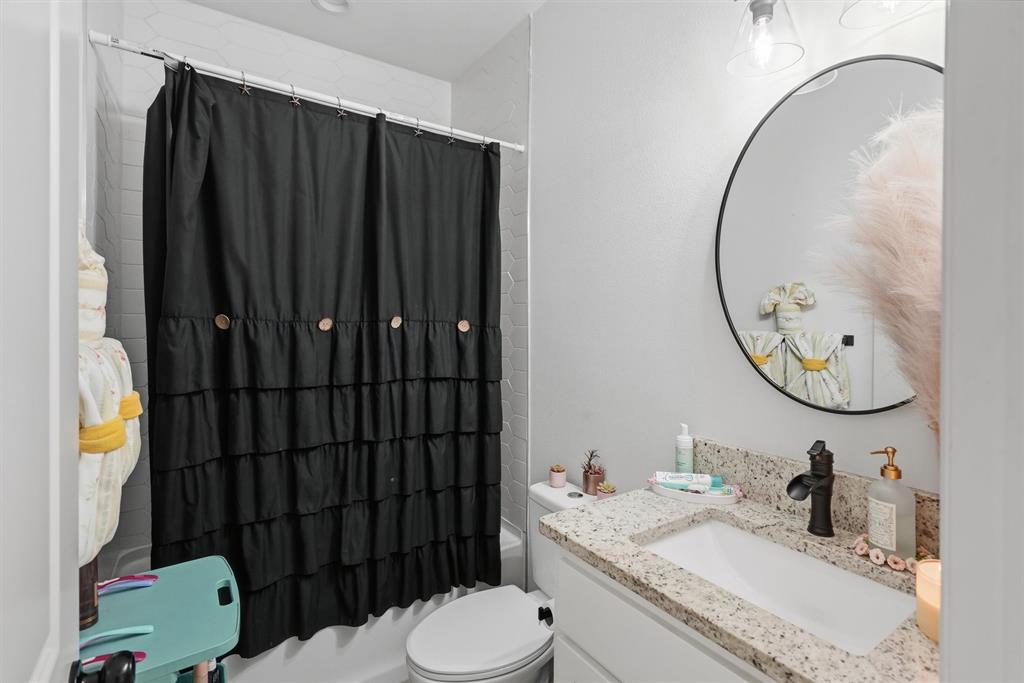 5625 Barkridge Drive, Granbury, TX 76048