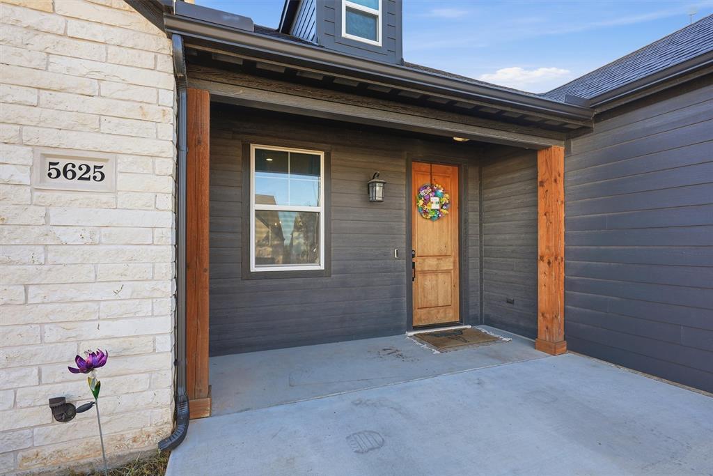 5625 Barkridge Drive, Granbury, TX 76048